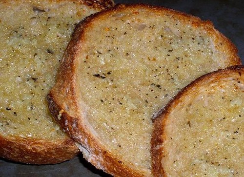 Prepara tu propio pan con ajo
